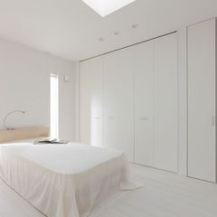快適な睡眠でリラックスできる美しい規格住宅の寝室