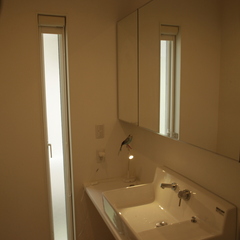 シンプルで美しい規格住宅の洗面所