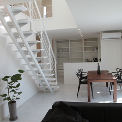 美しい規格住宅の優れた機能性とシンプルモダンスタイルの暮らし