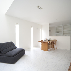 美しい規格住宅の非日常感を感じさせるホテルライクなリビングダイニング