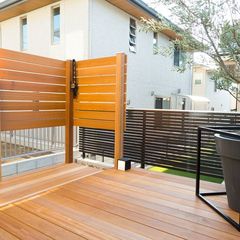 美しい規格住宅のおしゃれなウッドデッキと繋がるのびやかな暮らし