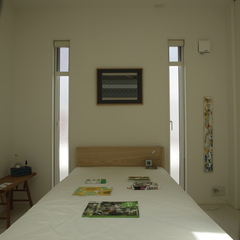 スリット窓がかっこいい♪美しい規格住宅のホテルライクなベッドルーム