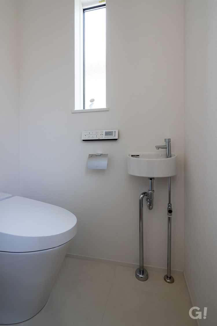『theシンプル！自然素材に包まれ清々しい気持ちになるトイレ』の写真