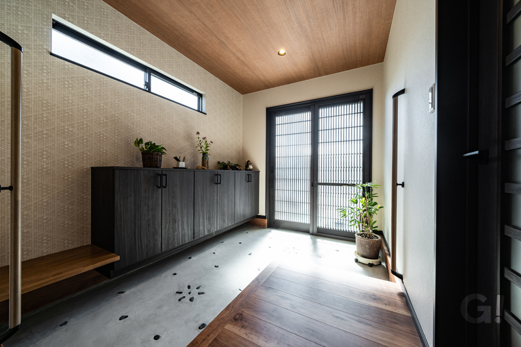 和の優しさで心穏やかにお出迎えしてくれる注文住宅の玄関