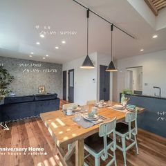 スタイリッシュなカラーでまとめたオシャレがつまったLDK