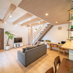 デザイン住宅の木に囲まれた安らぎを与えるオシャレリビング♪