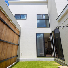 注文住宅のオシャレな中庭が家族を繋げるのびやかで快適な暮らし
