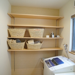 建築士が手掛けた利便性抜群の可動棚