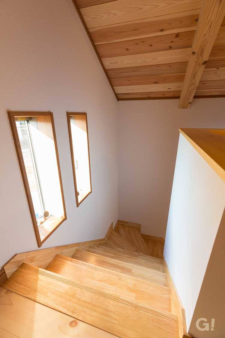 岐阜県産材をたっぷり使用した深みのあるシンプルな階段のあるお家