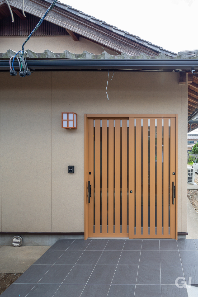 職人技の光る瓦屋根が心落ち着く雰囲気で包んでくれる加茂郡の和モダンな家