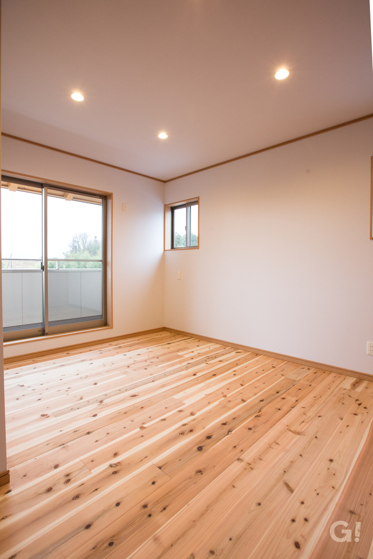 『高品質木材の岐阜県産材を使用した心落ち着く可児市の和モダンな洋室』の写真