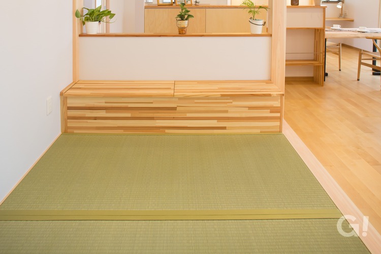 『自然素材に優しく包み込まれリラックス！落ち着きのある加茂郡の和モダンなミニ和室』の写真