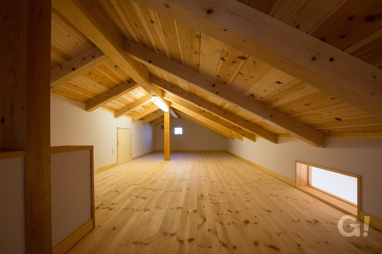 『木の贅沢な香りにタップリ包まれた加茂郡の和モダンな屋根裏部屋』の写真