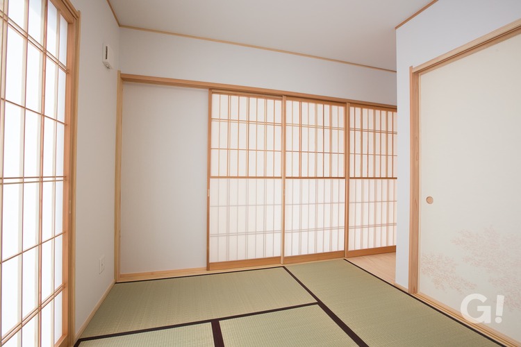 『自然素材の良さをタップリ感じられる落ち着きのある加茂郡の和モダンな和室』の写真