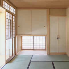 美しい茶室のような岐阜県産材を使用した上品な和室