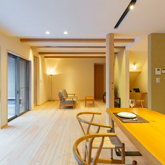 木の温もりと家族がつながる和モダンなLDK