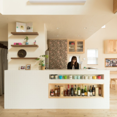 バーのようなオシャレなキッチンカウンター