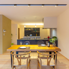 和モダン住宅でインテリアを楽しむ映えるダイニングキッチン空間