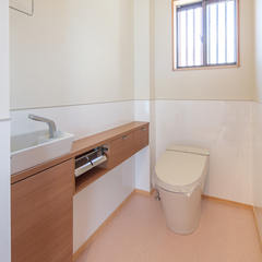 岐阜県産材の使いやすい清潔なトイレ