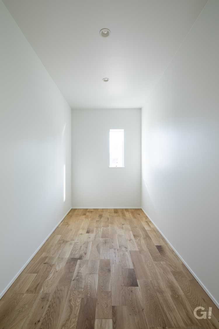 自然素材の素晴らしさをじっくり感じられるデザイナーズ住宅の洋室