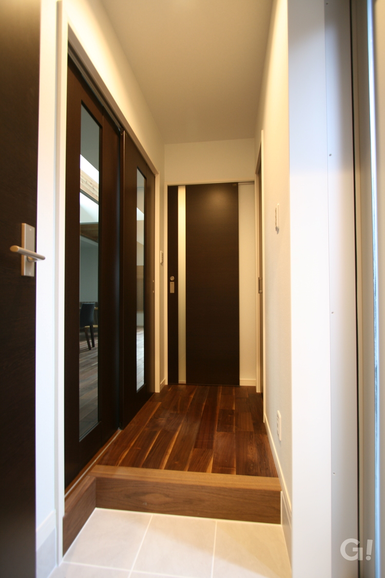 有効空間を創り出すデザイン住宅の短い廊下