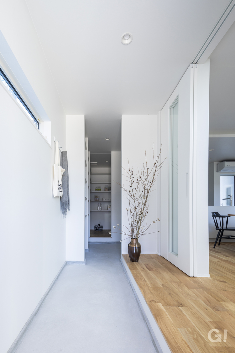 余白を愉しむ！清々しい空気感が心地いいデザイナーズ住宅の玄関