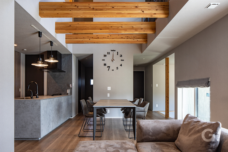 自然の優しさ＆落ち着きあるお洒落な空気感が漂うデザイナーズ住宅のLDK