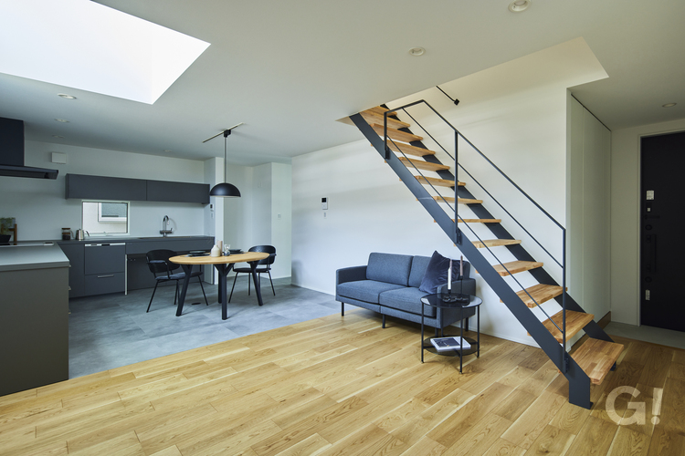 やわらかい×スタイリッシュのコラボが素敵なデザイナーズ住宅のLDK