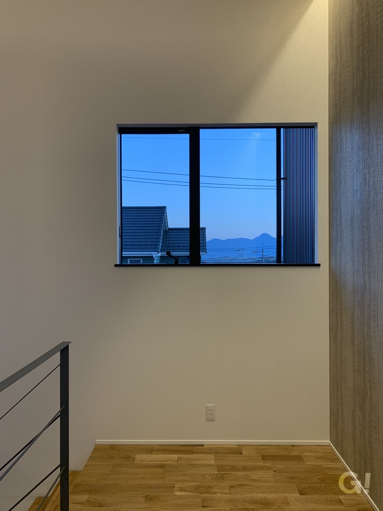 『ここから眺める景色が好き！自分にとって一息つけるデザイナーズ住宅の2階ホール』の写真