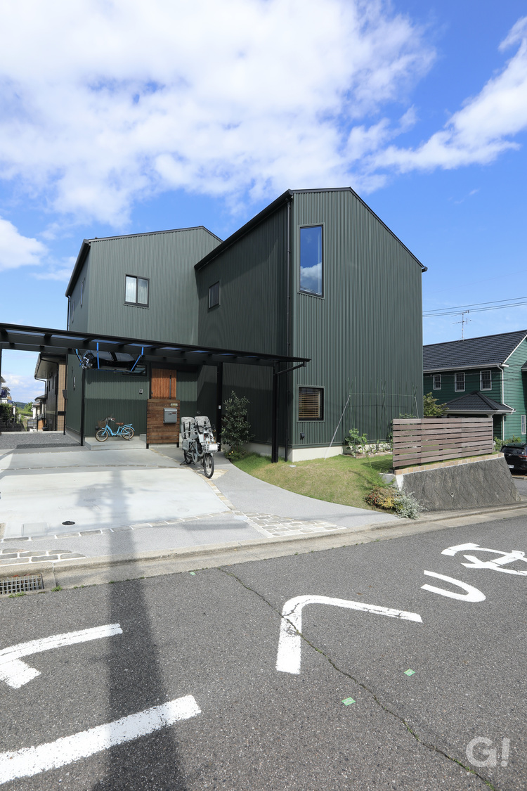 自然にやさしく馴染むモスグリーンが癒しとなるデザイナーズ住宅