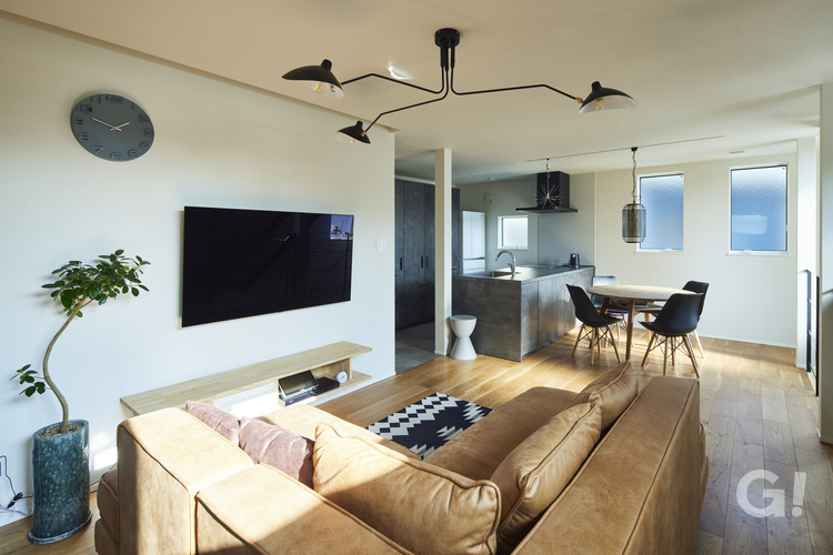 『コミュニケーションを最優先できるデザイナーズ住宅のLDK』の写真