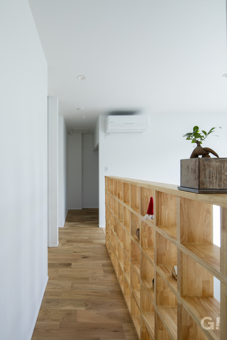 ディスプレイを楽しめる空間！スムーズな動線もいいデザイナーズ住宅の2階廊下