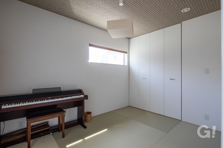 『心穏やかに時を過ごせピアノの音色に癒されるデザイナーズ住宅の和室』の写真
