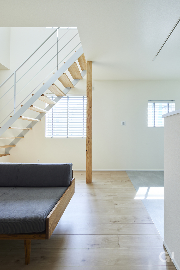 美しさは引き算で決まる！暮らしの原点のようなデザイナーズ住宅のリビング