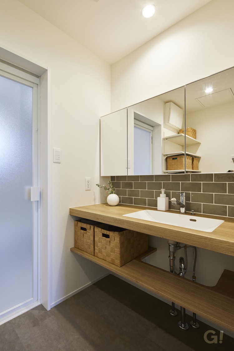 ナチュラルで親しみやすいデザインの浴室のある暮らしの写真