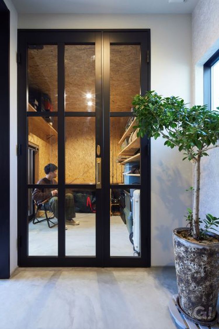 建具で空間を演出するデザイナーズ住宅のオシャレな趣味部屋