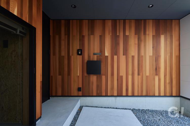 ワンランク上のデザイン性に魅了されるデザイナーズ住宅の玄関アプローチ