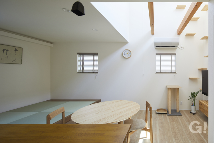 おうち時間を心地よくするデザイナーズ住宅の小上がり畳がある暮らしの写真