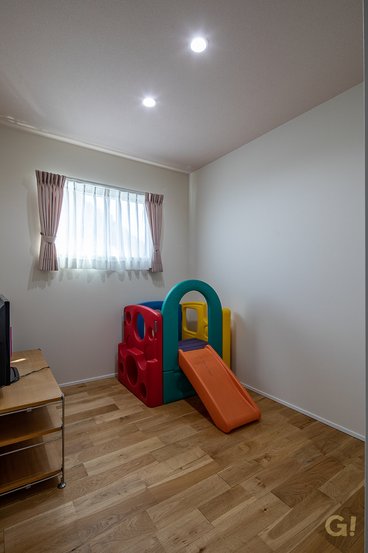 デザイナーズ住宅のやさしい木の温もりが心地よい子供部屋