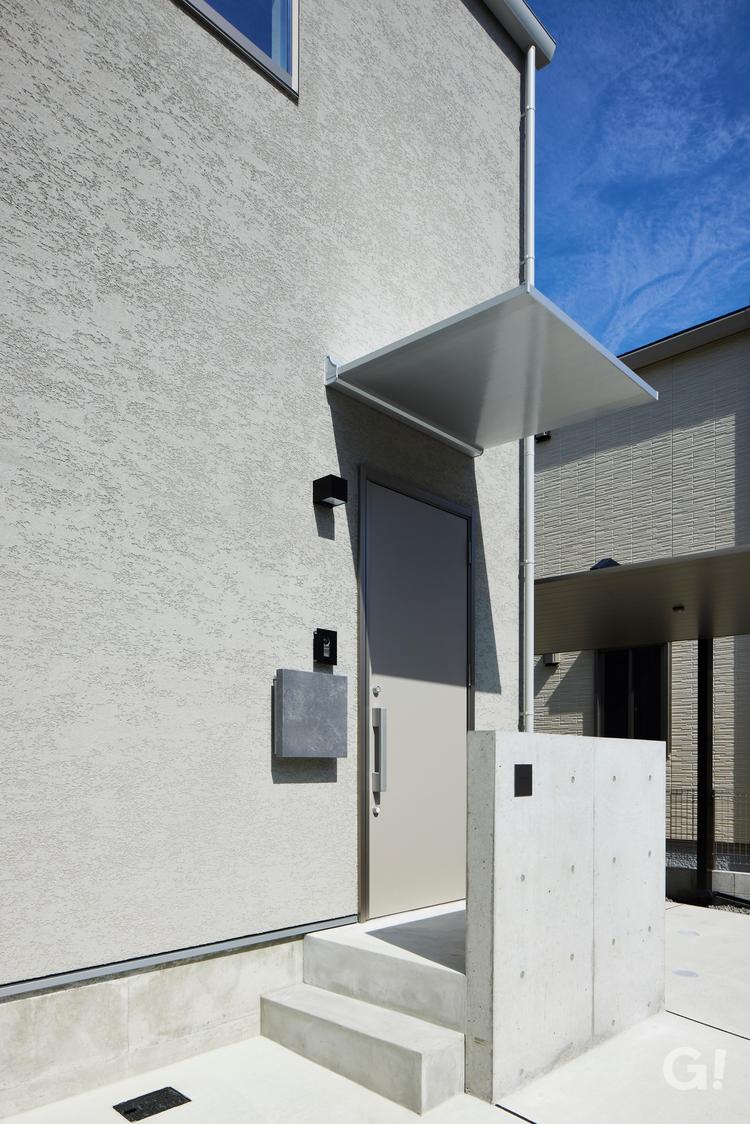 シンプルモダンな美しさにこだわったデザイナーズ住宅の玄関アプローチ