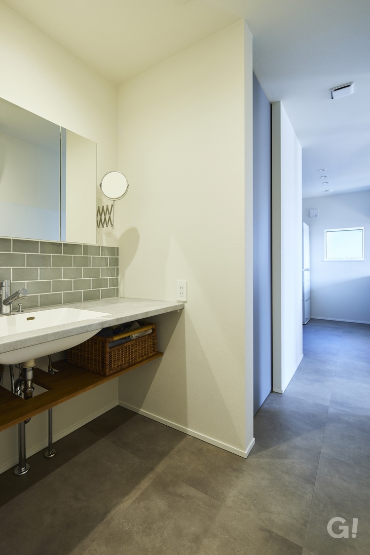 家事効率も上げるデザイナーズ住宅のホテルライクな造作洗面カウンター