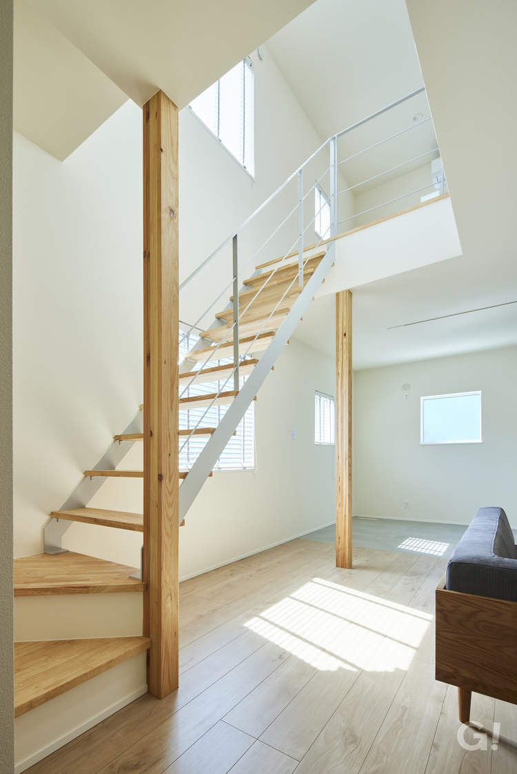 開放感とデザイン性がワンランク上になるデザイナーズ住宅のリビング階段がある暮らし