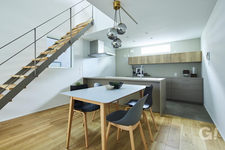 デザイン性と暮らしやすさを叶えたデザイナーズ住宅のキッチンダイニング