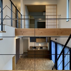 和モダンの優しさにそっと包まれるデザイナーズ住宅のスキップフロア