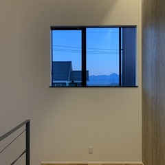 ここから眺める景色に癒されるデザイナーズ住宅の2階廊下