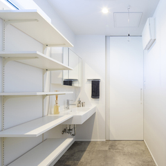 ランドリースペースも兼用！明るく清潔感がいいデザイナーズ住宅の洗面室