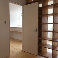 自由自在にデザイン出来る魅せる収納棚