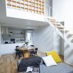 こだわりの造作家具が美しく惹きたてるデザイナーズ住宅のＬＤＫ