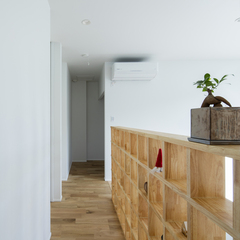 廊下の壁面を大活用！空間をオシャレに彩るオープン収納