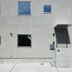 巧なデザイン性に魅了されるデザイナーズ住宅の美しい外観